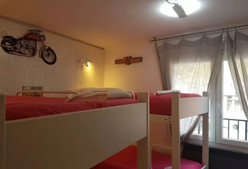 اتاق استاندارد چهار تخته, Barri Antic Hostel & Pub