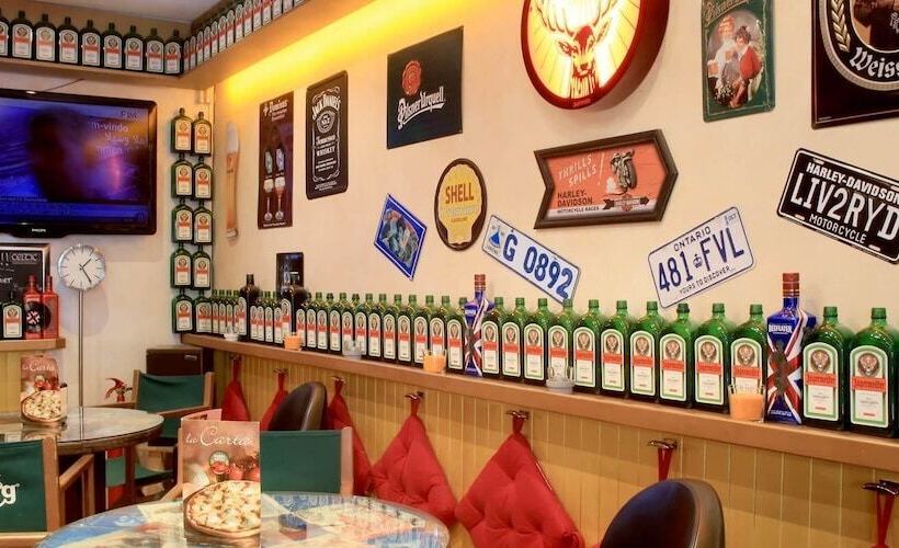 اتاق استاندارد سه نفره, Barri Antic Hostel & Pub