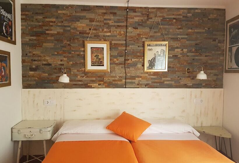 اتاق استاندارد سه نفره, Barri Antic Hostel & Pub