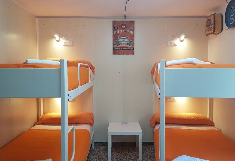 اتاق استاندارد چهار تخته, Barri Antic Hostel & Pub