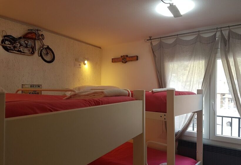 اتاق استاندارد چهار تخته, Barri Antic Hostel & Pub