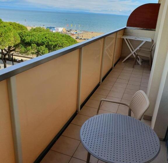 غرفة عائلية ذات إطلالة جانبية على البحر, Europa