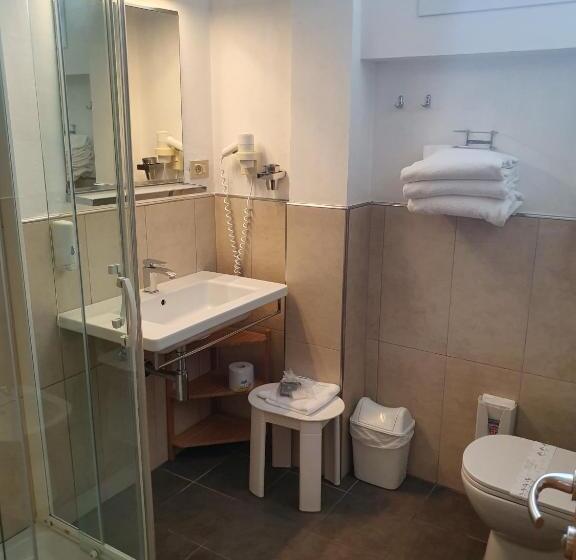 غرفة عائلية ذات إطلالة جانبية على البحر, Europa