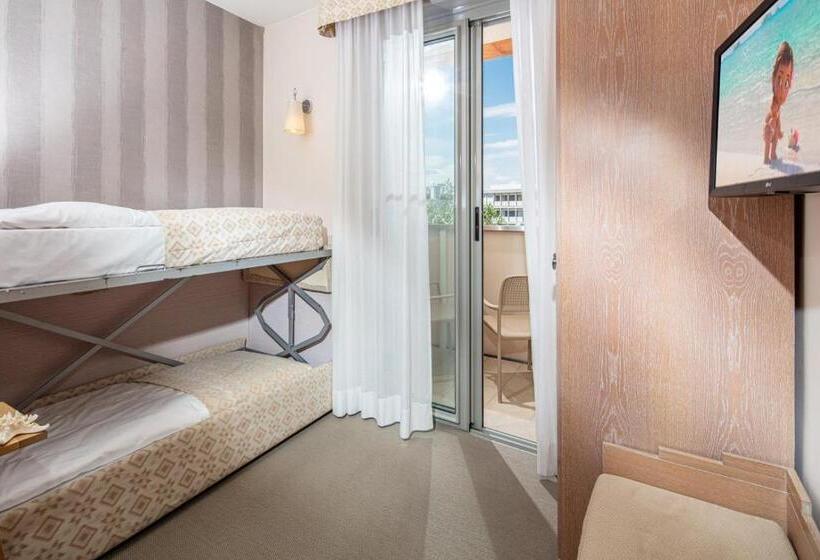 غرفة عائلية ذات إطلالة جانبية على البحر, Europa