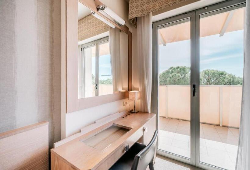 غرفة عائلية مطلّة علي البحر, Europa