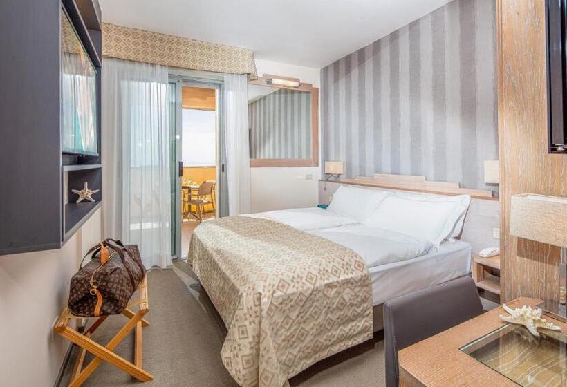 غرفة عائلية مطلّة علي البحر, Europa