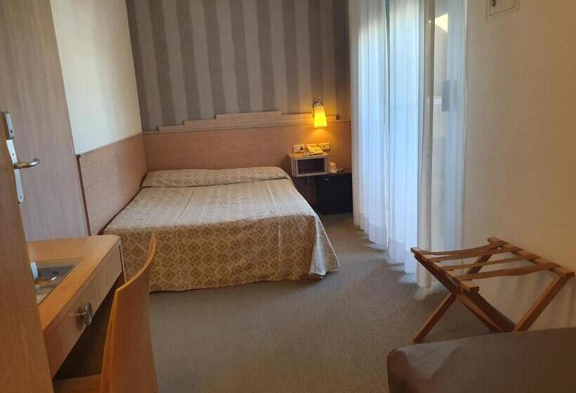 غرفة قياسية فردية, Europa