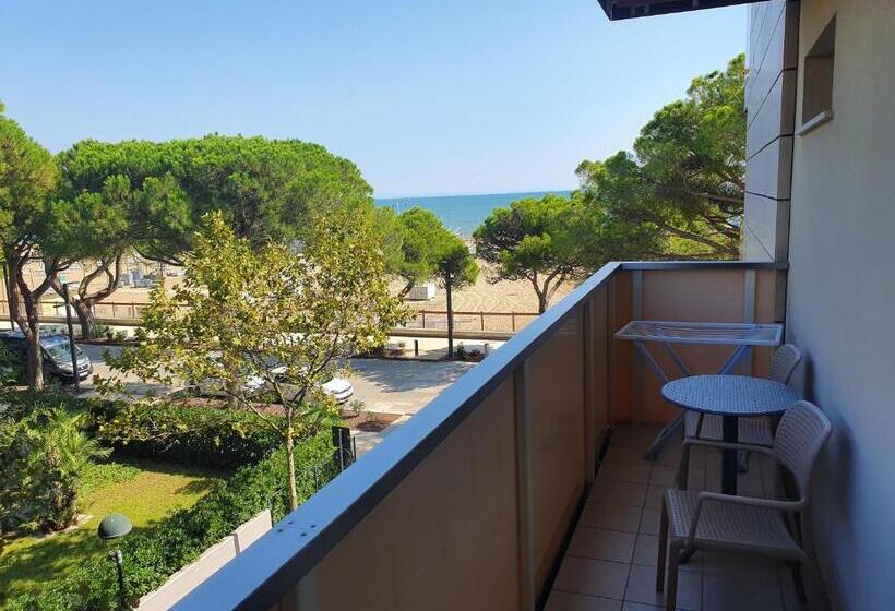 غرفة أساسية ثلاثية, Europa