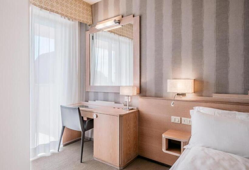 غرفة قياسية فردية, Europa