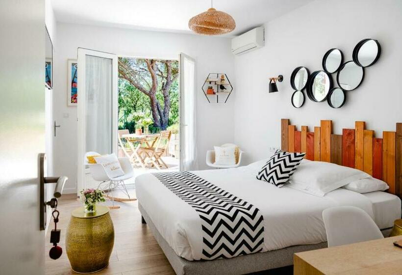 テラス付きスタンダードルーム, Hôtel Les Volets Rouges  Cassis