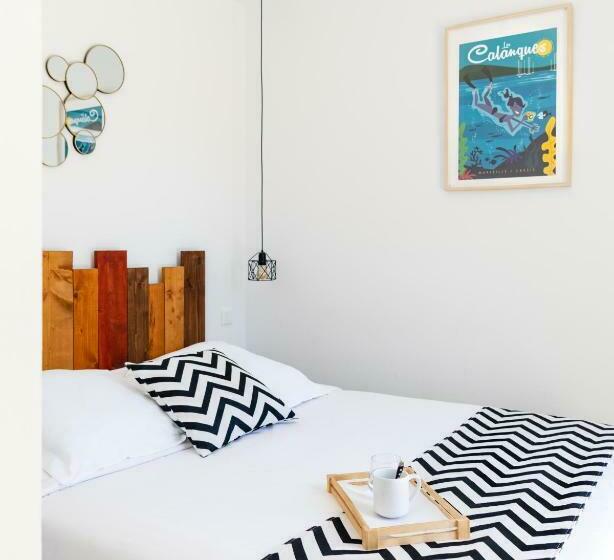 スタンダードルーム, Hôtel Les Volets Rouges  Cassis