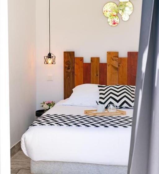 ベーシックルーム, Hôtel Les Volets Rouges  Cassis