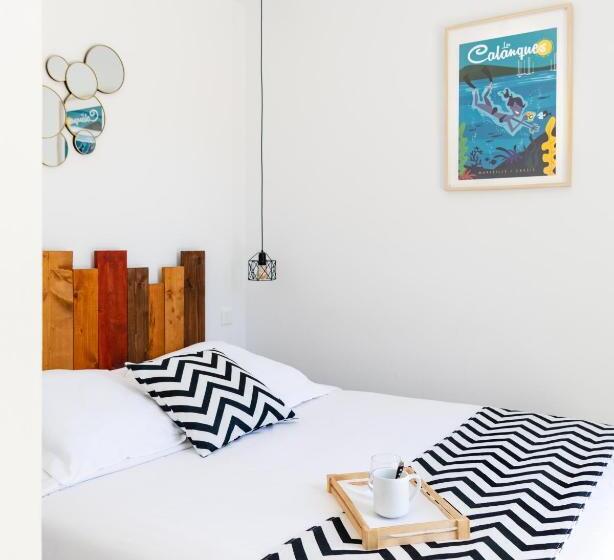 ベーシックルーム, Hôtel Les Volets Rouges  Cassis