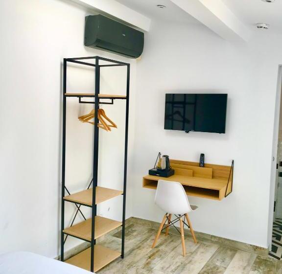 スタンダードルーム, Hôtel Les Volets Rouges  Cassis