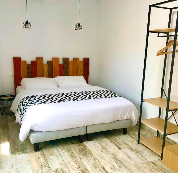 Номер Стандарт, Hôtel Les Volets Rouges  Cassis
