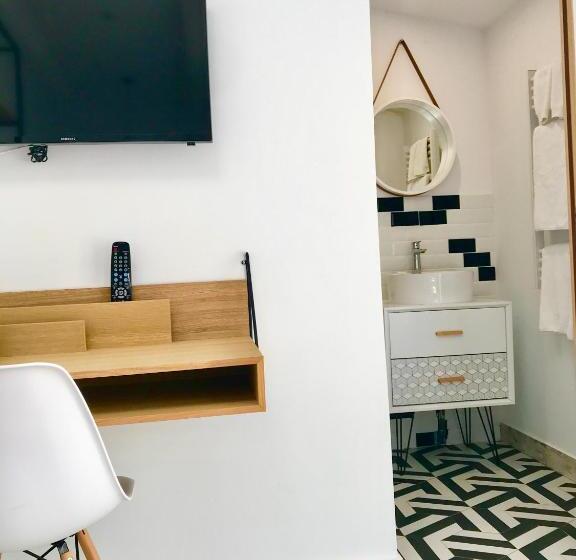 スタンダードルーム, Hôtel Les Volets Rouges  Cassis