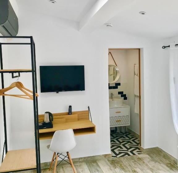 スタンダードルーム, Hôtel Les Volets Rouges  Cassis