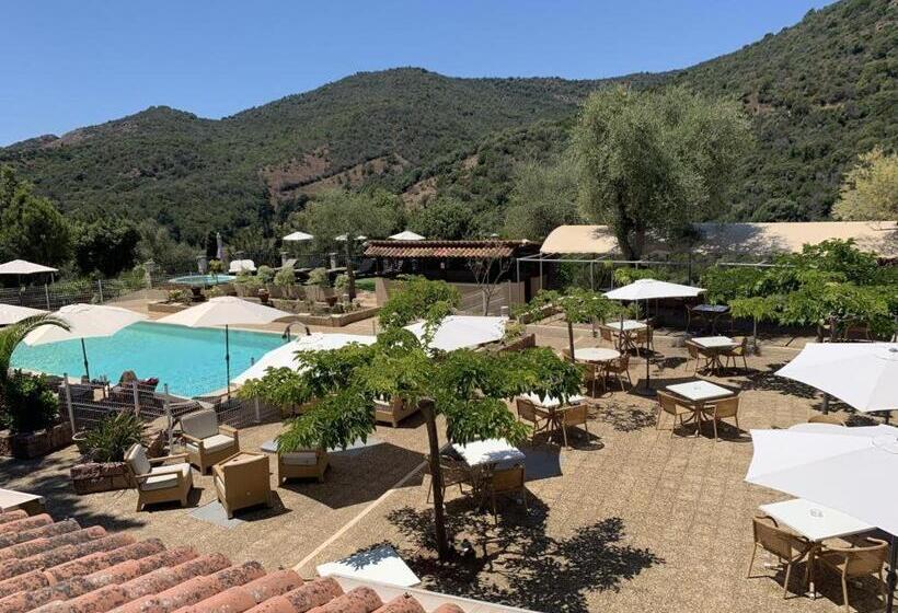 Quarto Estandar Vista Piscina, Le Domaine De L Oriu