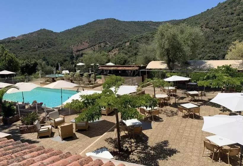 プールビュースタンダードルーム, Le Domaine De L Oriu