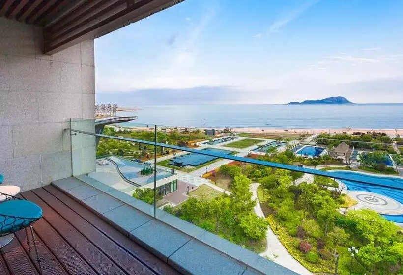 キングサイズベッドのスイートルーム, Le Meridien Qingdao West Coast