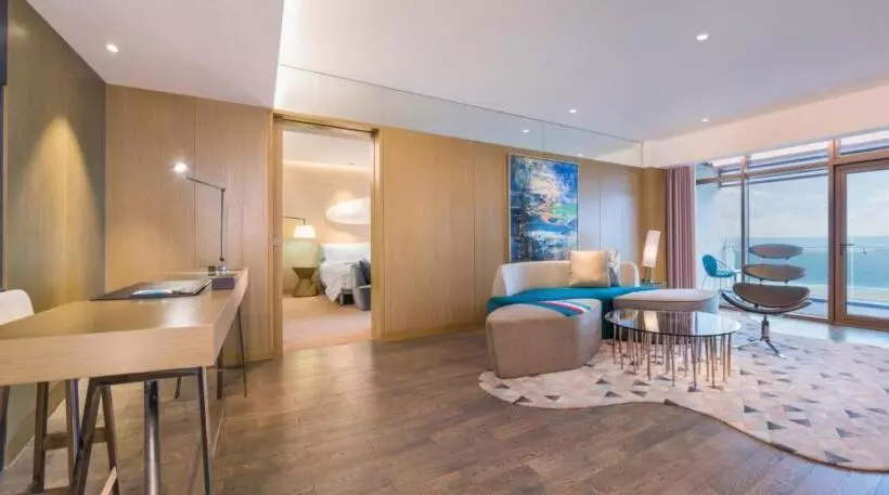キングサイズベッドのスイートルーム, Le Meridien Qingdao West Coast