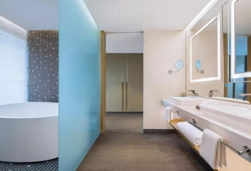 キングサイズベッドのスイートルーム, Le Meridien Qingdao West Coast