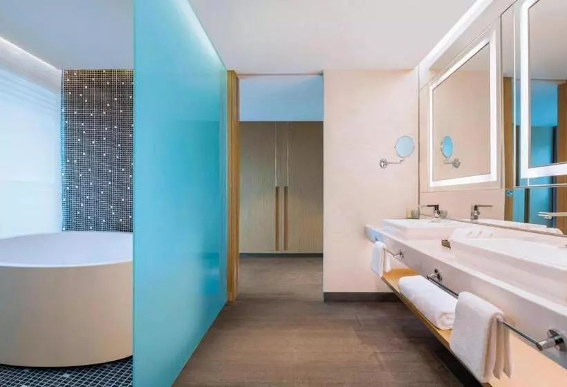 キングサイズベッドのスイートルーム, Le Meridien Qingdao West Coast
