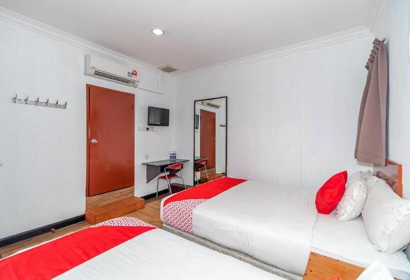 חדר דלוקס לשלושה, Switz Paradise