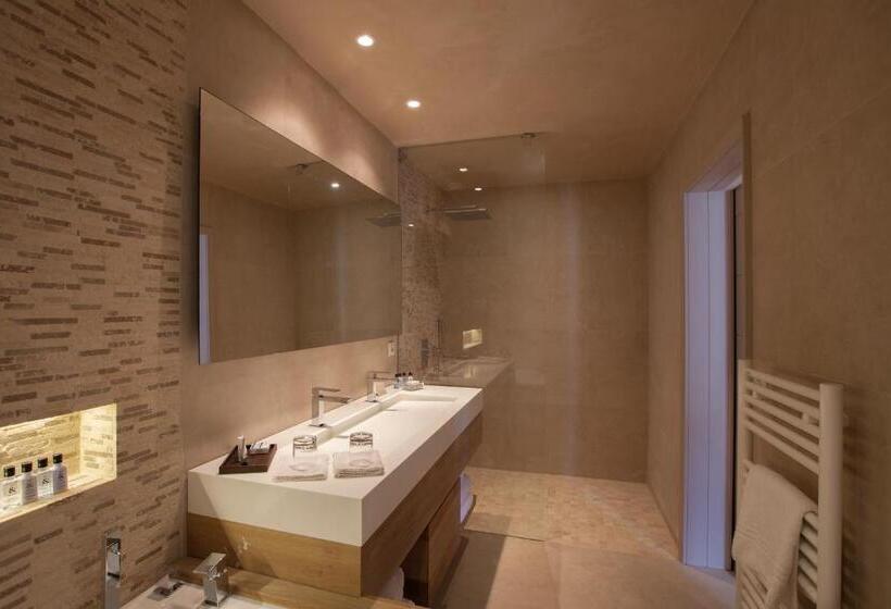 סוויטת ג'וניור עם מסג'ר מים, Villa Cosy, Hotel & Spa