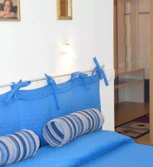 اتاق استاندارد سه نفره, Villa Denia