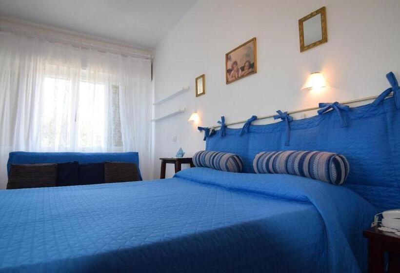 标准三人间, Villa Denia