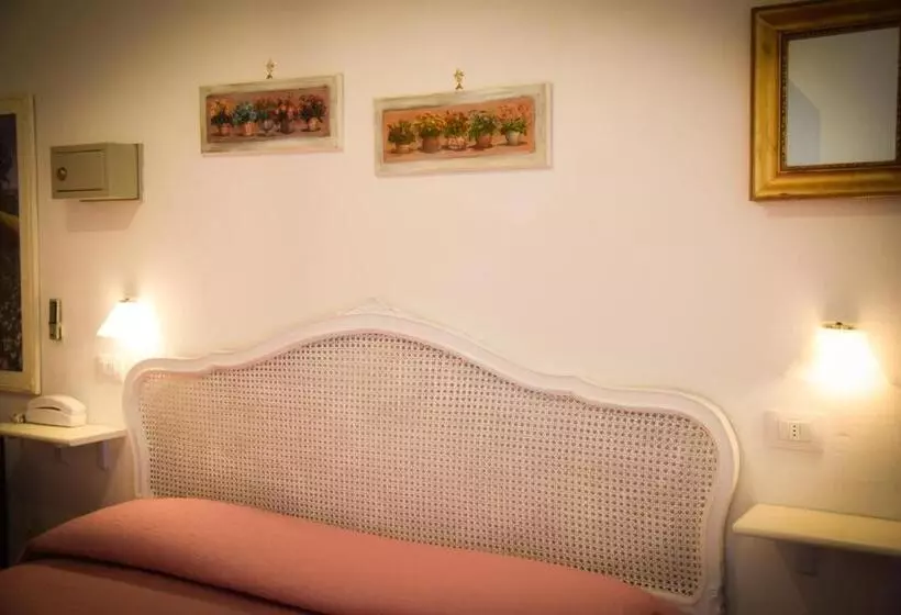 اتاق اکونومی, Villa Denia
