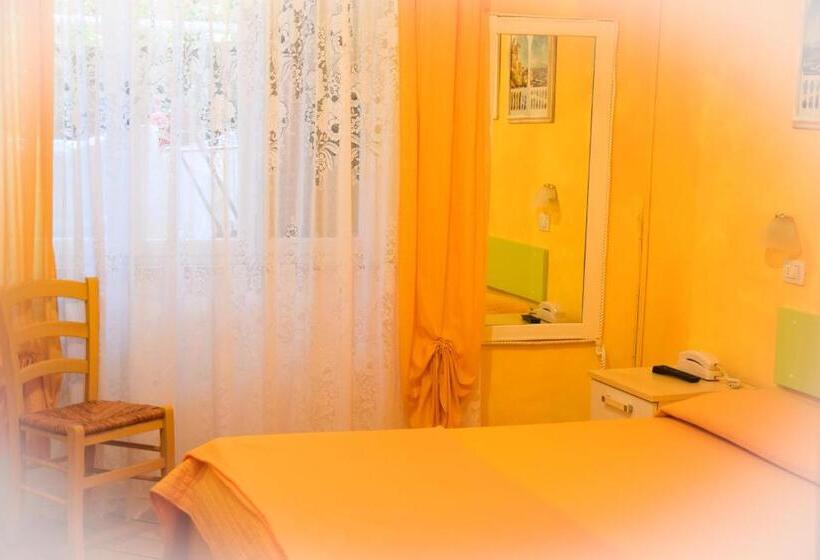 חדר אקונומי, Villa Denia