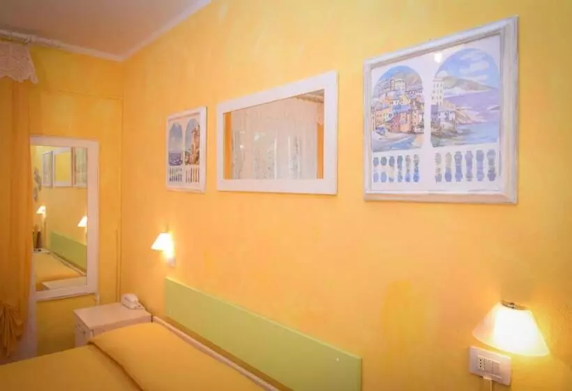 اتاق اکونومی, Villa Denia