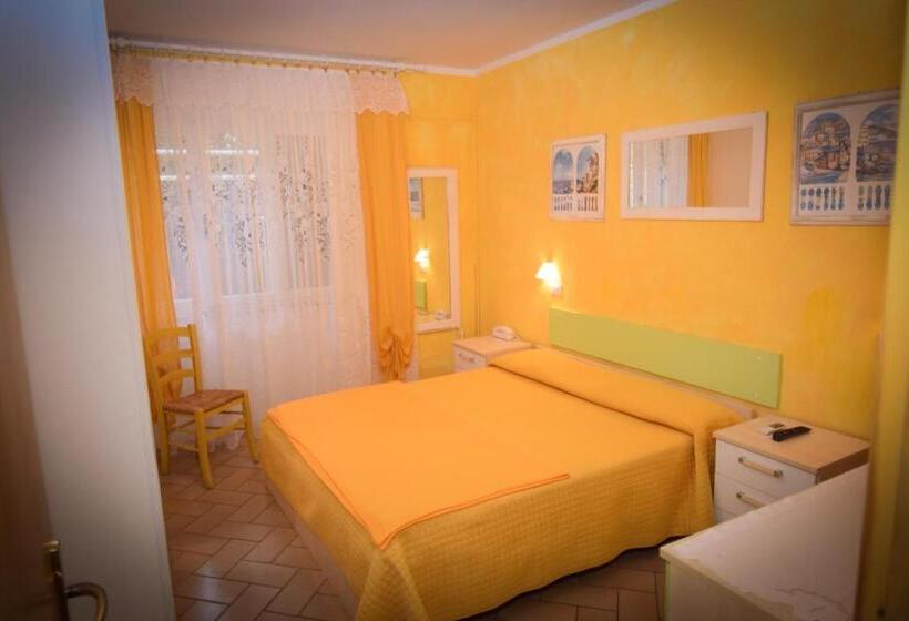 חדר אקונומי, Villa Denia