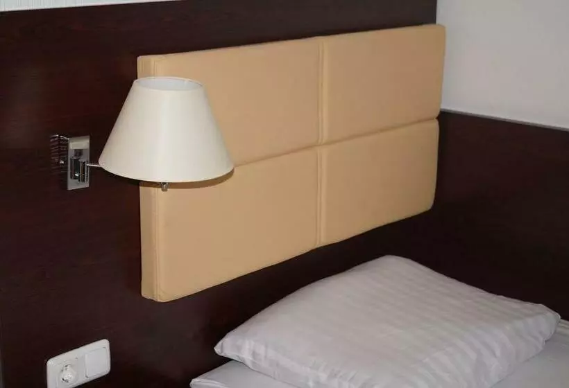 Standard Yhden Hengen Huone, Zur Post