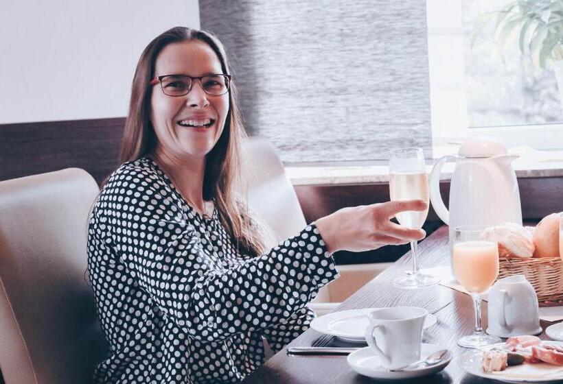 Номер Стандарт, Zur Post