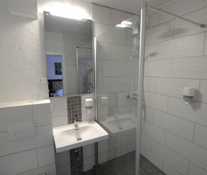 Номер Стандарт, Zur Post