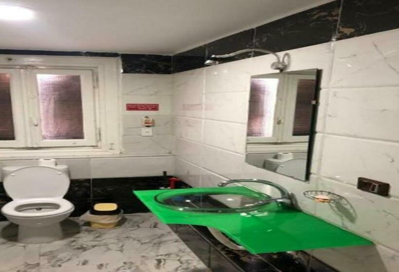 اتاق استاندارد یک تخته با سرویس بهداشتی مشترک, Meramees