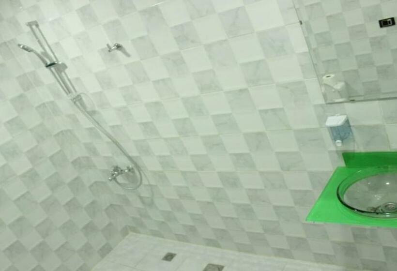 اتاق استاندارد یک تخته با سرویس بهداشتی مشترک, Meramees