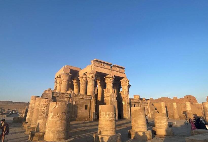 اتاق خانوادگی با سرویس بهداشتی مشترک, Meramees