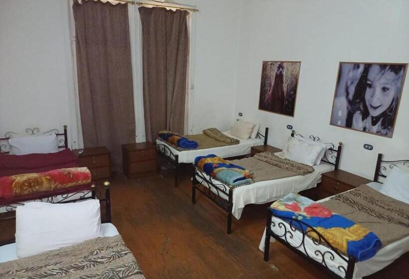 اتاق خانوادگی با سرویس بهداشتی مشترک, Meramees