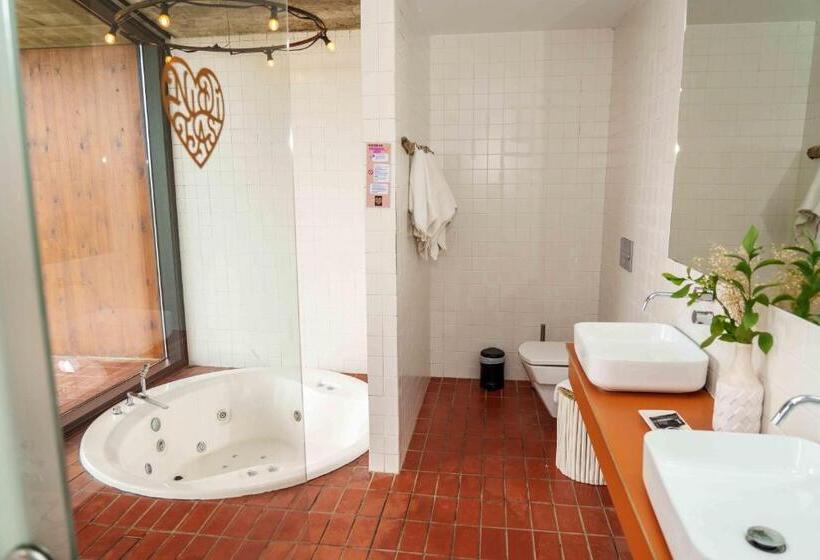 سوئیت با تخت بزرگ, Suites Niditas