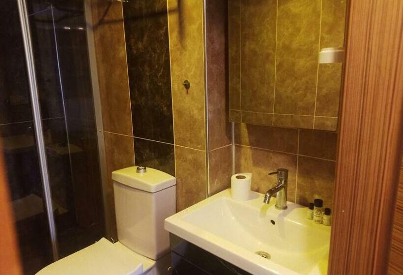 استودیوی استاندارد, Moon Blue Suits