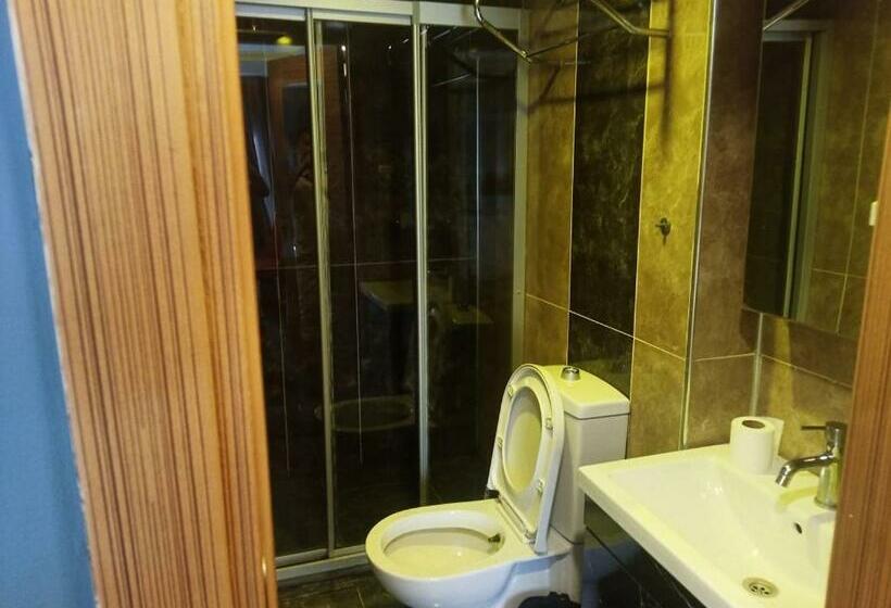 استودیوی استاندارد, Moon Blue Suits