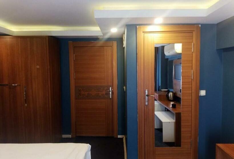 استودیوی استاندارد, Moon Blue Suits