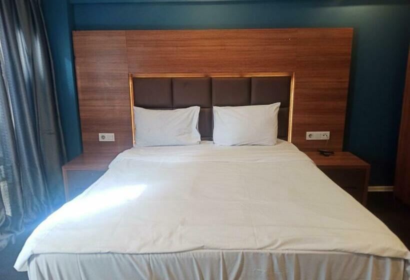استودیوی استاندارد, Moon Blue Suits