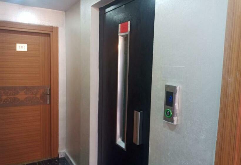 استودیو خانوادگی, Moon Blue Suits