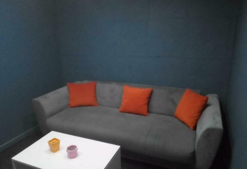 استودیو خانوادگی, Moon Blue Suits