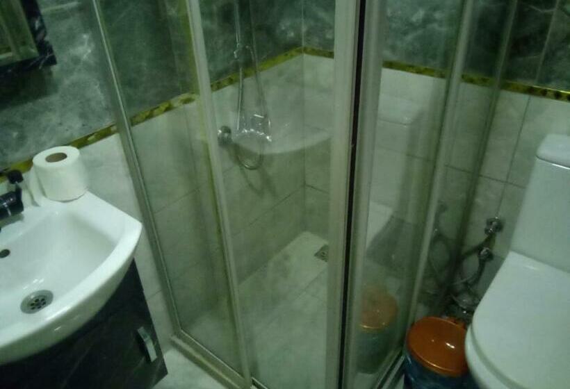 استودیو خانوادگی, Moon Blue Suits